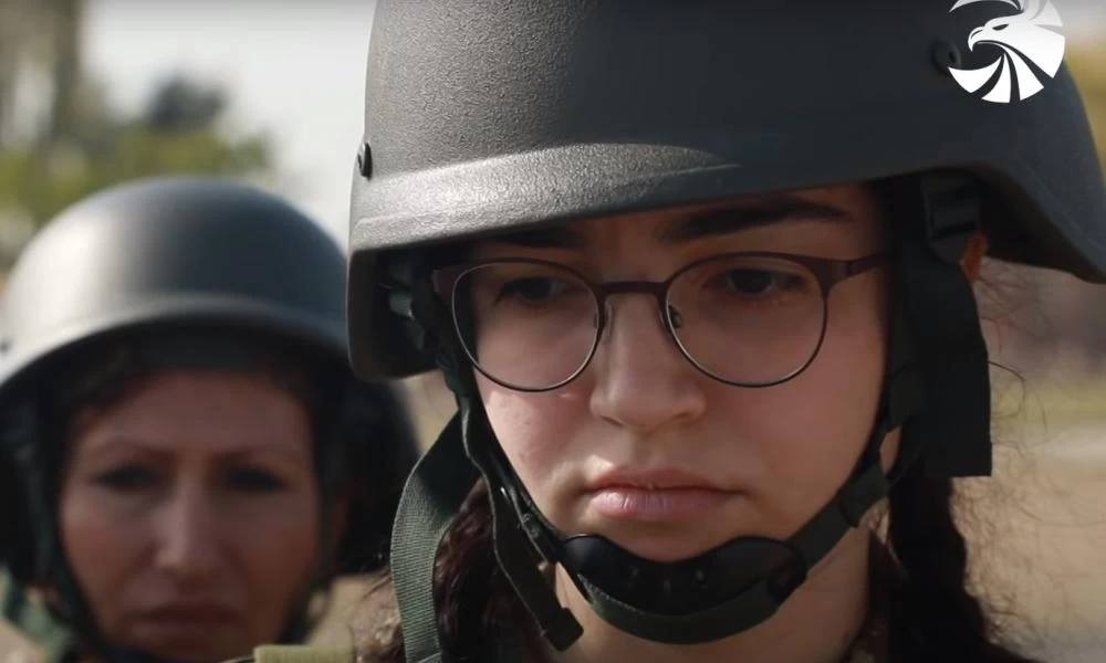 Αρμενία: Οι γυναίκες παίρνουν τα όπλα κατά των Αζέρων - Βίντεο